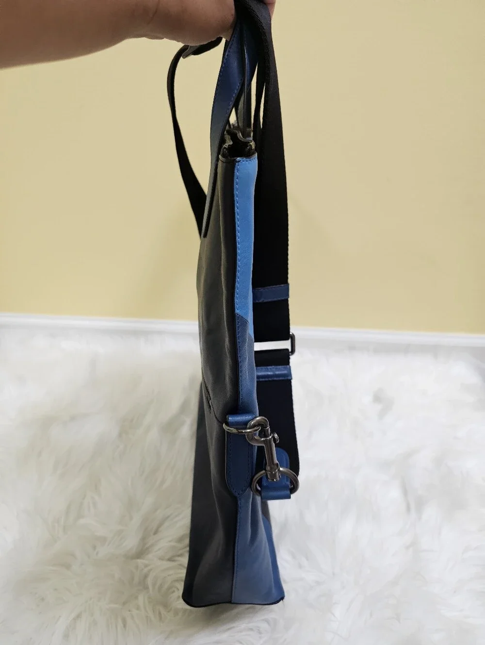COACH Tote Manhattan Fold - Picture 12 of 16